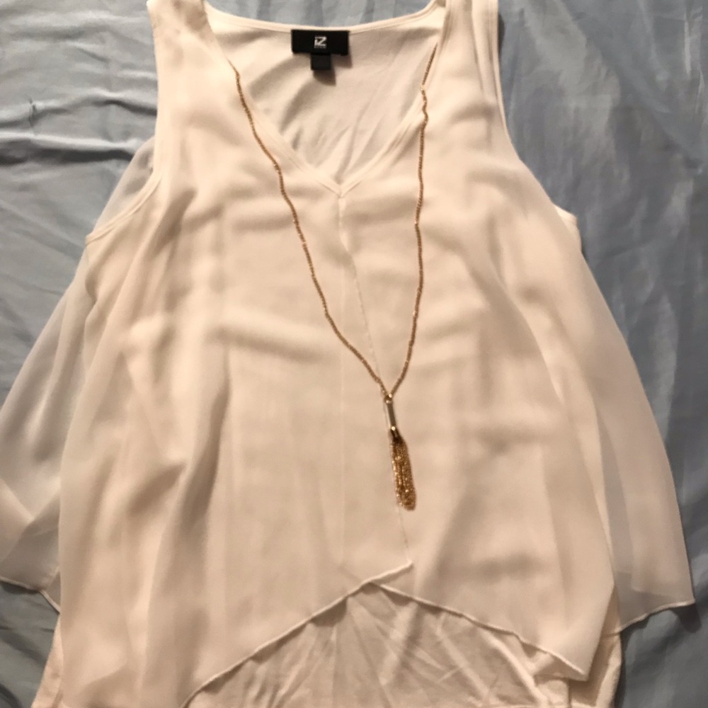 White tank top blouse with long gold necklace